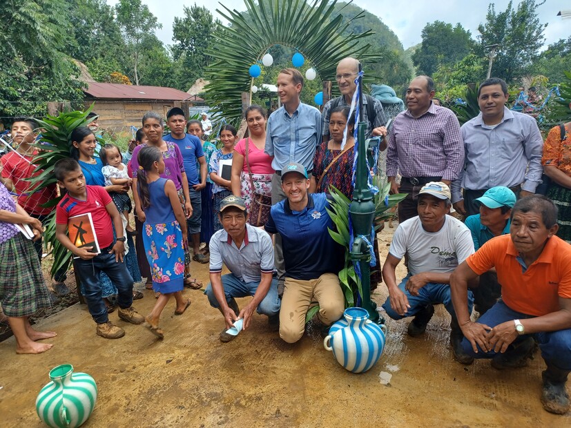 Shine 104.9 se asocia con organización local para construir pozos en Guatemala
