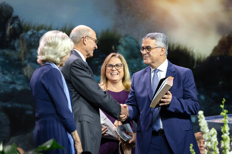 Erton Carlos Köhler, President, General Conference (GC) giving Ted N. C. Wilson, Past President, General Conference (GC) a Bible signed coworkers during the final day at the 62nd General Conference Session of the Seventh-day Adventist Church, America’s Center Convention Complex, St. Louis, Missouri, USA, July 3-12, 2025. Camera date: Saturday, July 12, 2025 10:52.