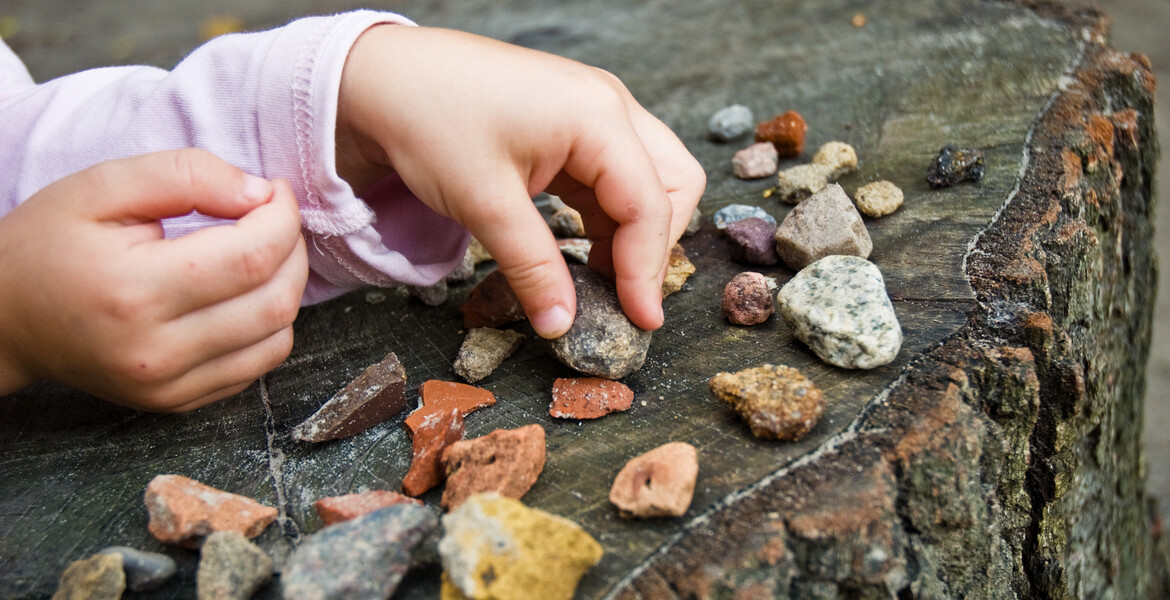 Child is playing with stones