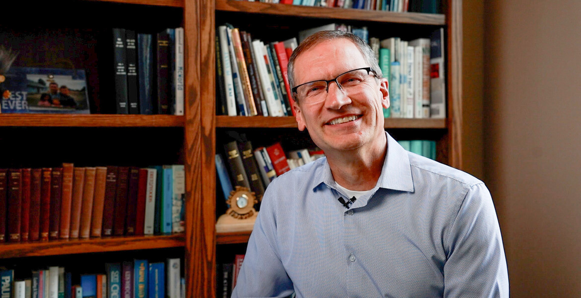Paul Dybdahl in a library